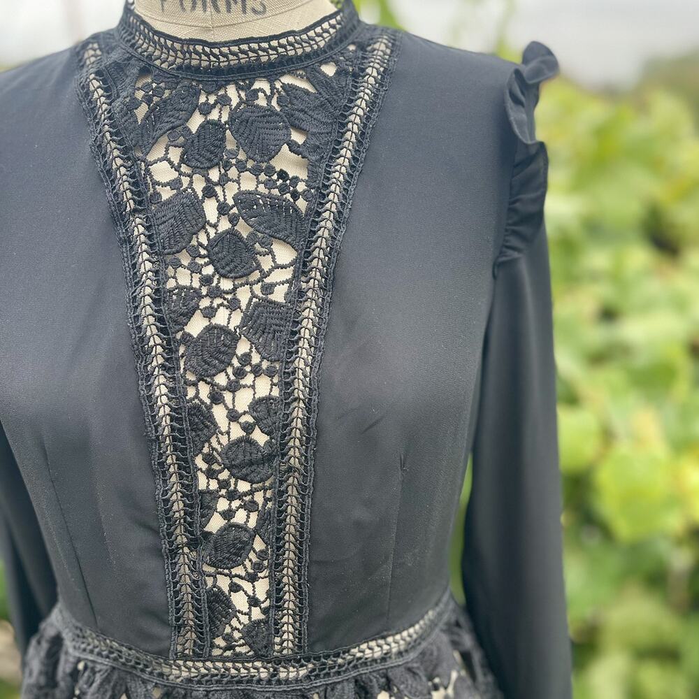 Lucy Wang Fitted Boho Romantic Back Zip Lace Trim Black Blouse Medium Small